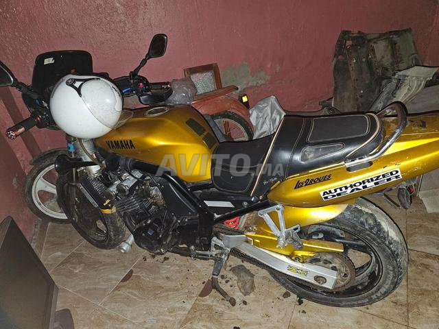 Moto Yamaha - 2