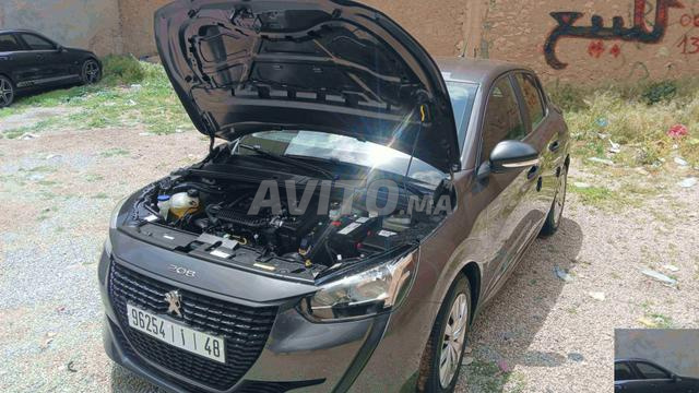 Peugeot 208 2022 très propre / 1er main Essence - 2