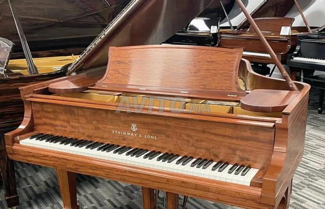 Piano Steinway & Sons LISEZ L'ANNONCE