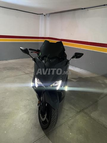 TMAX 560 تيك ماكس بكامل الإكسسوارات، إضاءة محيطة - 2