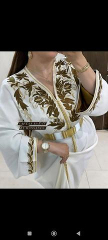 Caftan avec ceinture pour plus d'informations, message via WhatsApp