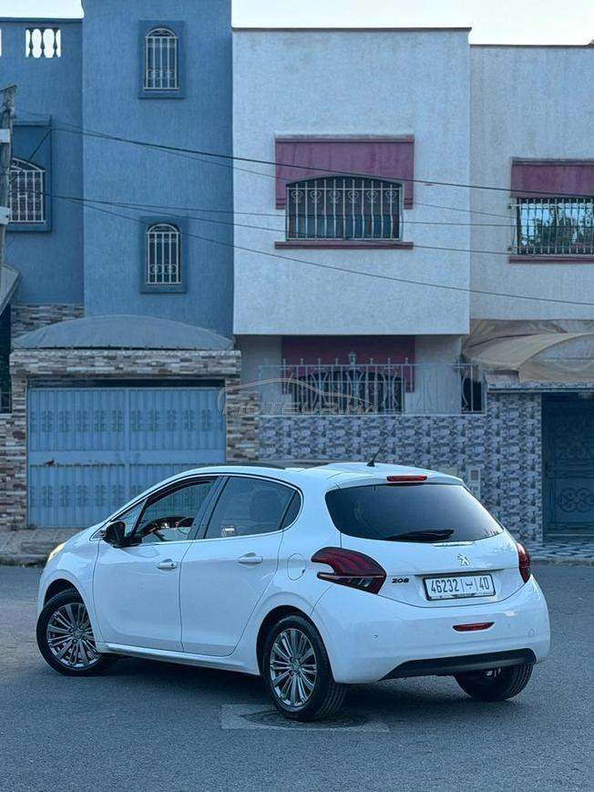 ouda pejeut 208 mzl n9iya m 