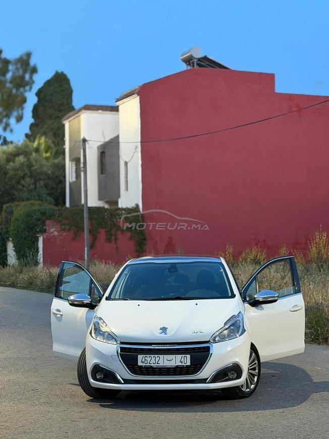ouda pejeut 208 mzl n9iya m 