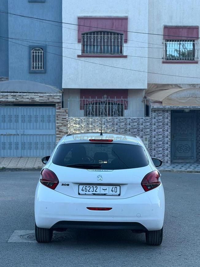 ouda pejeut 208 mzl n9iya m 