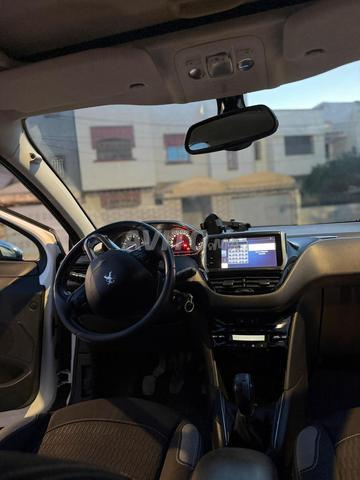 Peugeot 208 modèle 2017, très bon état à Ain Aouda - 2