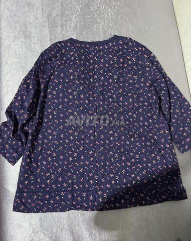 Chemise bleu foncé à fleurs taille L - 2