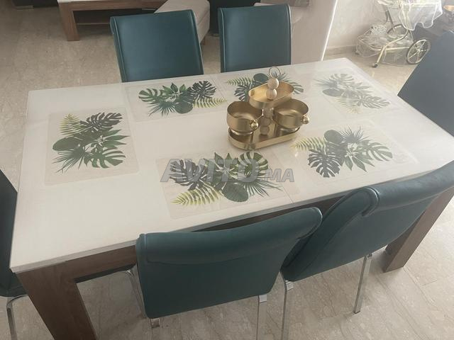 طاولة طعام مع 6 كراسي