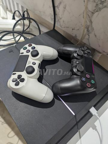 Playstation 4 en très bon état. Prix 1700 - 2