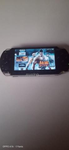 PSP en très bon état avec tous les câbles