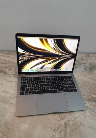 Macbook Pro 2016 i5 8GO 256SSD CYCLES 221