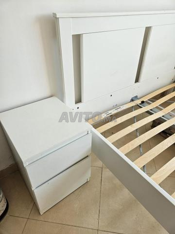 cadre de lit ikea, sommier et 2 tables de chevet - 2