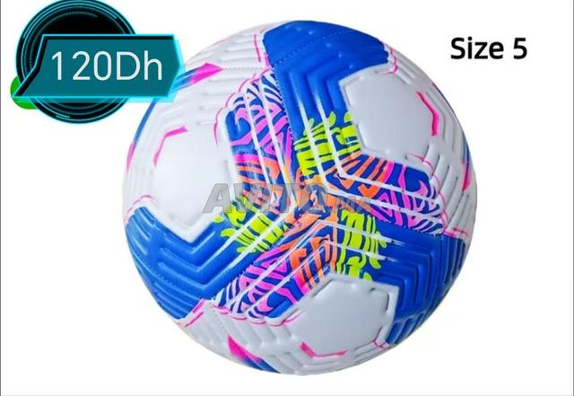 كرة القدم صالحة في البحر والملاعب