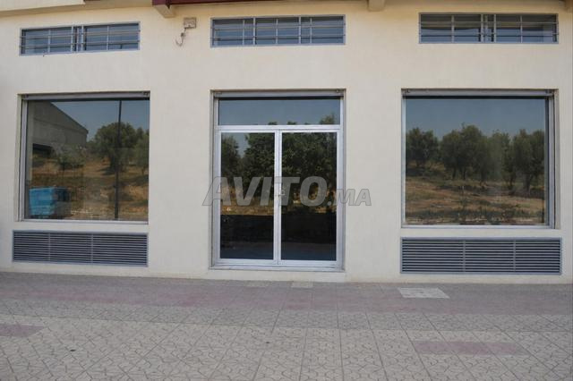 🏪 محل تجاري للبيع – طريق الحاجب، مكناس