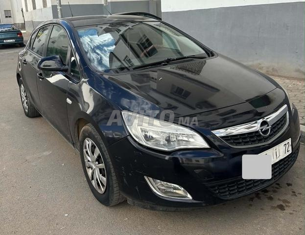 Opel Astra Diesel 7ch 2011 à Bouskoura - 2