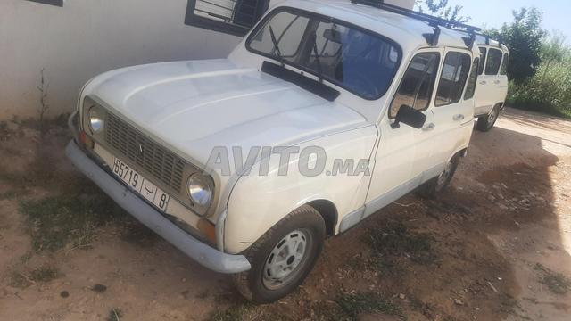 Renault 4 toujours propre