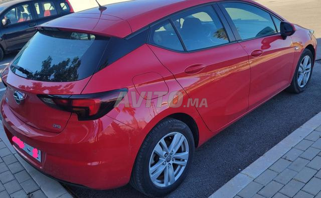 Opel Astra Diesel Manuelle 2018 à Tanger - 2