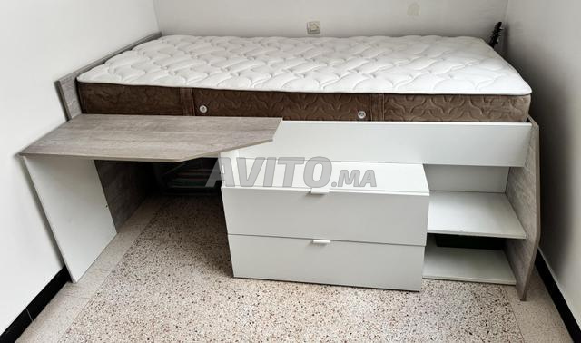 Lit surélevé avec bureau