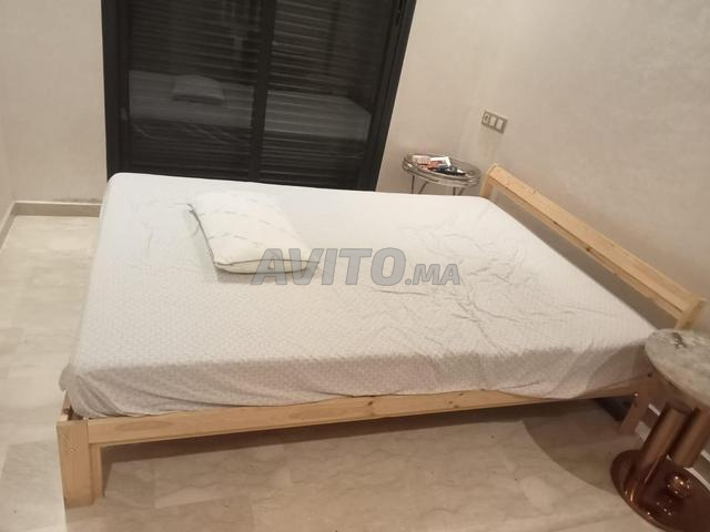 Lit double en bois noble et Matelas