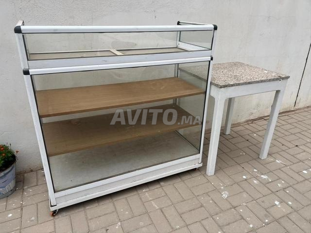 Vitrines pour msemen et harsha avec sa table