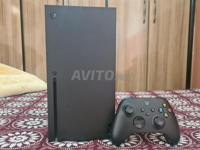 Xbox Series X et 16 jeux et manette