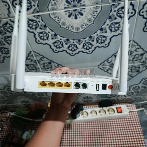 Routeur Orange ZTE avec chargeur - 2