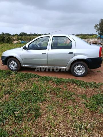 Dacia Logan modèle 2010 essence - 2