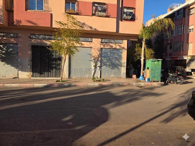 بيع محلين تجاريين متواجدين بسوكوما