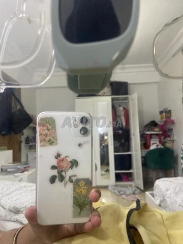iPhone 11 bon état (prix négociable) - 2