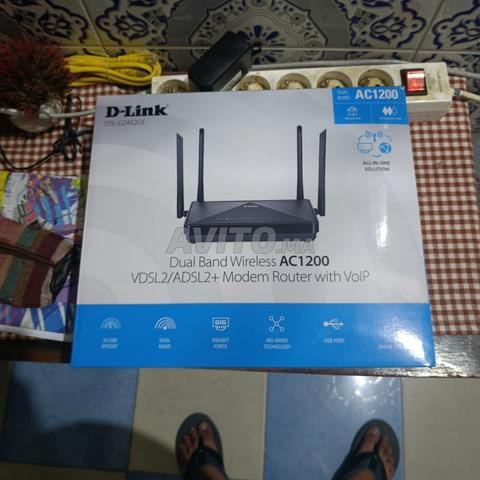 راوتر D-Link مع الشاحن في العلبة.