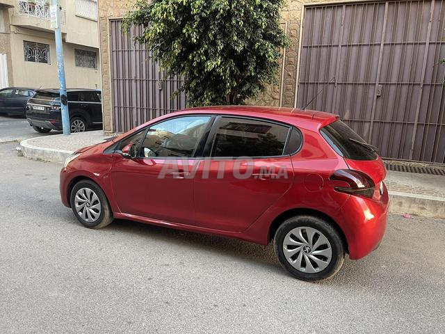 Peugeot 208 (ancien taxi) - 2