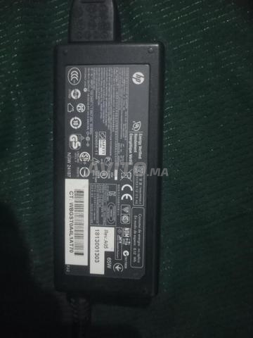 شاحن حاسوب HP أصلي W65 مستعمل ولكنه يعمل بشكل جيد