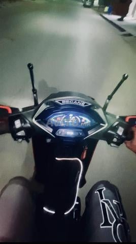 Moto 33 scooter 2 mois achetée 11000 dernier prix négociable - 2