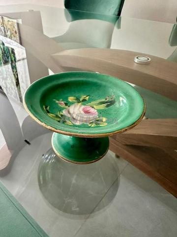 Coupe ancienne sur pied en porcelaine - 2