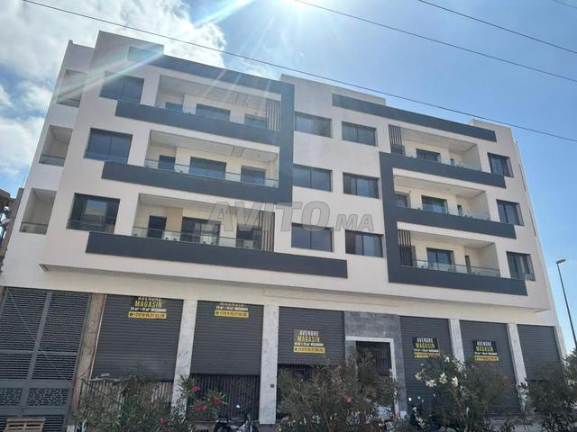 محل طبي كبير للبيع - 2