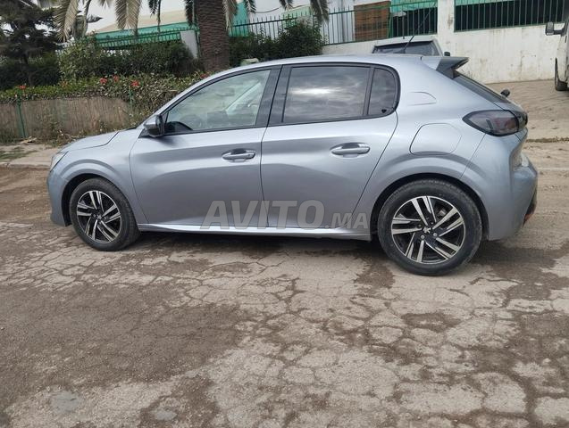 Voiture Peugeot 208 à vendre - 2