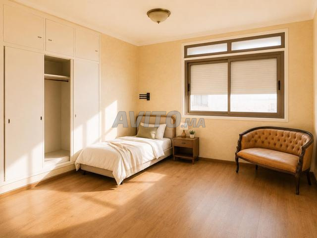زملاء سكن رجال وسط المدينة يونيو - 2
