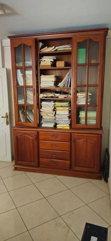 Vitrine de bureau en bois à vendre
