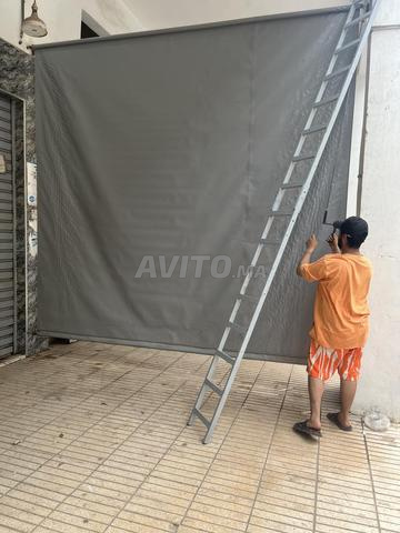 مركز نسخ أو ألعاب مع أغطية