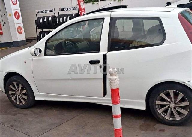 Voiture propre et économique, confortable à conduire