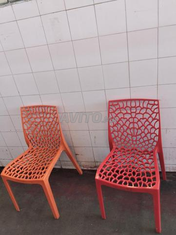 4 tables et 16 chaises neuves - 2