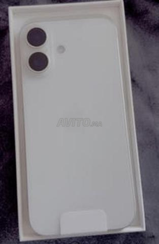 iPhone 16 normal neuf