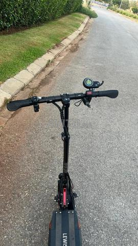 Trottinette électrique propre et à prix raisonnable