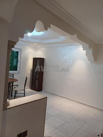 طاولة بـ 3 كراسي - 2