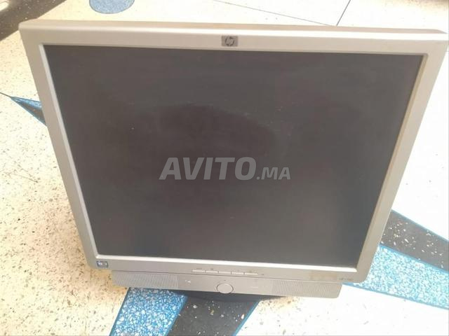 شاشة كمبيوتر HP1740 مع حاملها - 2