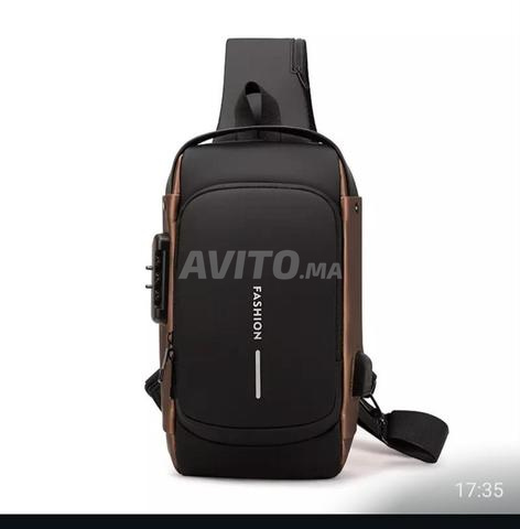 Sac bandoulière en cuir verni multifonctionnel - 2