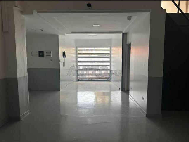 Grand Magasin 350 m² à Beausejour 380v - 2