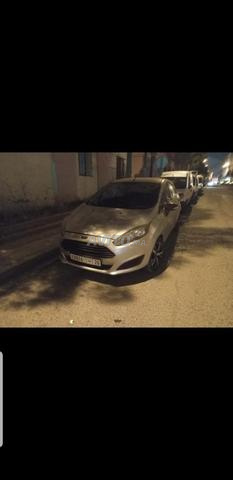 Très belle voiture, elle ne consomme rien