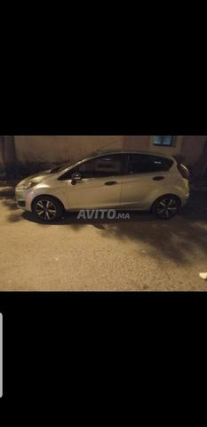 Très belle voiture, elle ne consomme rien - 2