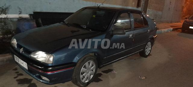 Voiture propre et économique, viens et conduis