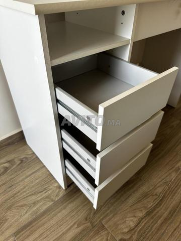 Bureau de travail blanc moderne - 2
